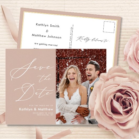 Blush Pink Elegant Script Weddenschap Save the Dat Aankondigingskaart