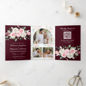 Blush Pink Floral Burgundy QR Code Weddenschap Drieluik Uitnodiging (Binnen)