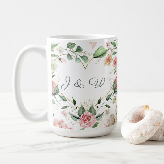 Blush Pink Floral Gold Heart Monogram Weddenschap Koffiemok (Met donut)