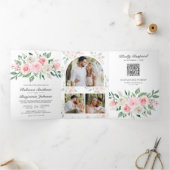 Blush Pink Floral in één QR Code Weddenschap Drieluik Uitnodiging (Binnen)