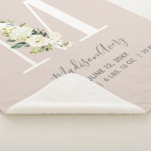 Blush Pink Floral Letter M Baby Script Birth Stats Sherpa Deken (3/4)
