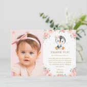 Blush Pink Floral Penguin 1e verjaardag Foto Bedankkaart (Staand voorkant)