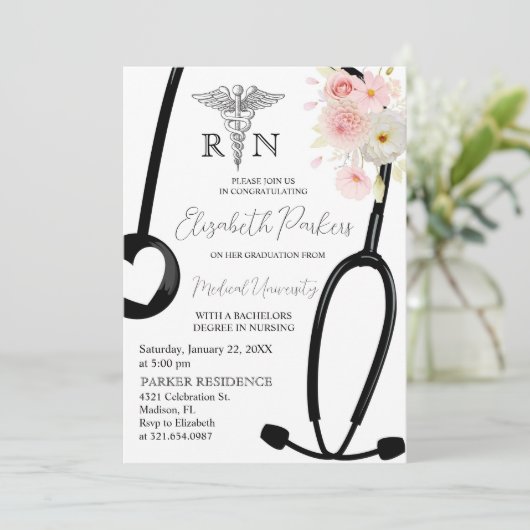 Blush Pink Floral RN Verpleegkundig Afstudeerfeest Kaart (Staand voorkant)