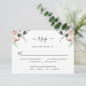 Blush Pink Floral Rozen Wedding RSVP Kaart (Staand voorkant)