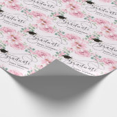 Blush Pink Floral Script Klasse van 2025 Afstudere Cadeaupapier (Hoek)