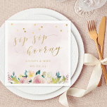 Blush Pink Floral Sip Sip Hooray Vrijgezellenfeest Servet<br><div class="desc">Aangepast ontworpen vrijgezellenfeest-/trouwservetten met roze en gouden "sip sip horay"-design met roze roze roze roze roze roze roze roze roebel. Pas de namen en de datum van de bruid en de bruidegom aan voor een uniek decor van de trouwlijst.</div>