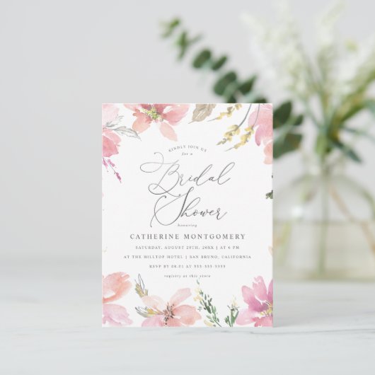 Blush Pink Flowers & Silver Script Vrijgezellenfee Uitnodiging Briefkaart (Staand voorkant)