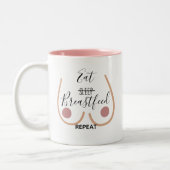 Blush Pink Funny Eat Sleep Breastfeed Herhaal mam Tweekleurige Koffiemok (Links)