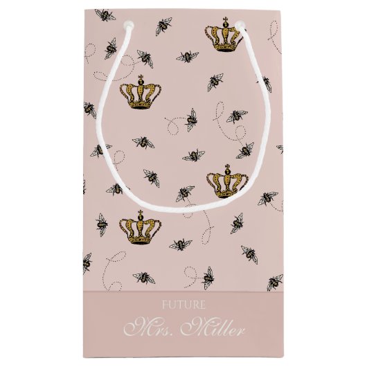Blush Pink Future Mrs Queen Bee Gold Crown Klein Cadeauzakje (Achterkant)