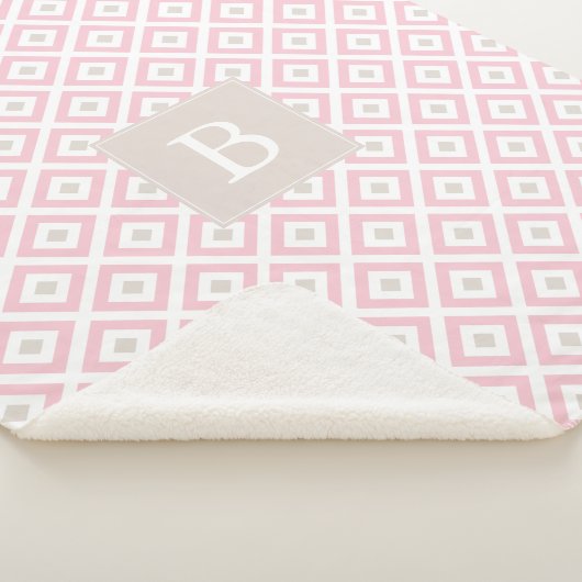 Blush Pink Geometric Pattern Monogrammed Sherpa Deken (3/4)