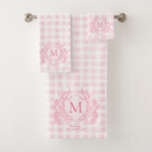 Blush Pink Gingham Floral Crest Monogram Bad Handdoek (Insitu)