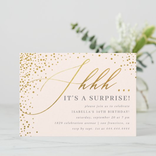 Blush Pink & Gold Confetti Script Surprise Party Kaart (Staand voorkant)