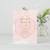 Blush Pink & Gold Splatter Modern Sweet 16 Party Kaart (Staand voorkant)
