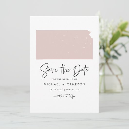 Blush Pink Kansas Map Minimalist Script Weddenscha Save The Date (Staand voorkant)