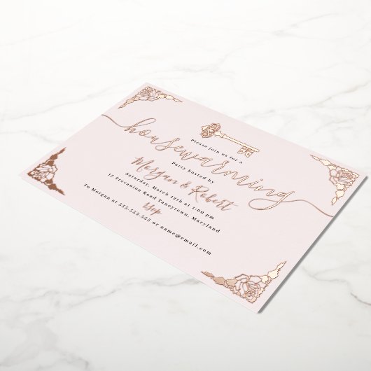 Blush Pink Key Housewarming Party Folie Uitnodiging (Gedraaid)