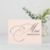 Blush Pink Merci Beaucoup Elegante Kalligrafie Bedankkaart (Staand voorkant)