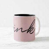 Blush Pink Minimalist Script "drink" Funny Tweekleurige Koffiemok (Voorkant rechts)