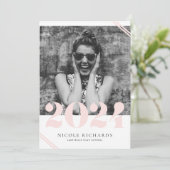 Blush Pink Modern Class of 2024 Foto Afstuderen Kaart (Staand voorkant)
