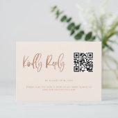 Blush Pink Modern Minimalist Weddenschap QR Code RSVP Kaartje (Staand voorkant)