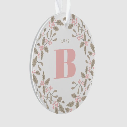 Blush Pink Monogram Holly Wreath Weddenfoto Ornament (voorkant)