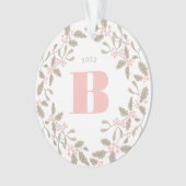 Blush Pink Monogram Holly Wreath Weddenfoto Ornament (voorkant)