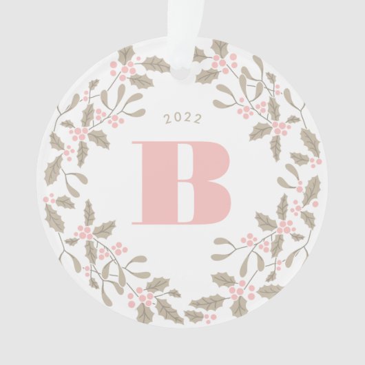 Blush Pink Monogram Holly Wreath Weddenfoto Ornament (voorkant)