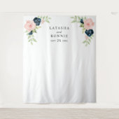 Blush Pink Navy Blue Floral Weduwfoto Achtergrond Wandkleed (Voorkant)