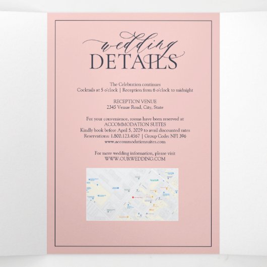 Blush Pink Navy Blue Leafy Crest Monogram Weddensc Drieluik Uitnodiging (Binnenkant midden)