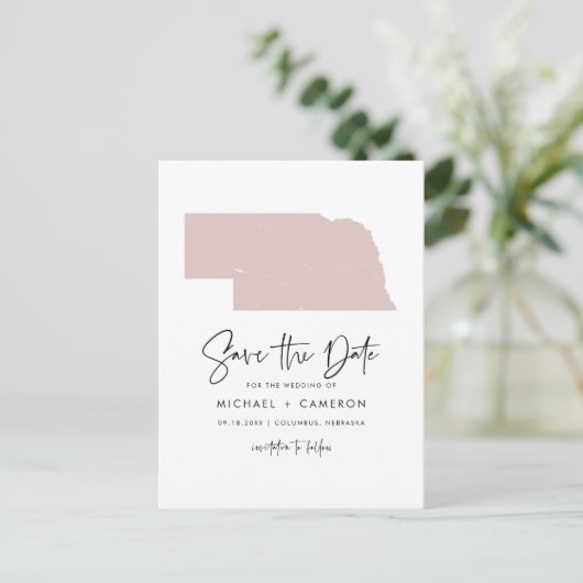 Blush Pink Nebraska Map Script Save the Date Aankondigingskaart (Staand voorkant)