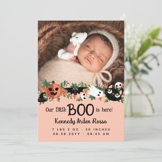 Blush Pink Onze kleine boo is hier Halloween Baby Aankondiging (Staand voorkant)