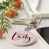 Blush Pink Personalized Boss Lady Logo Sleutelhanger (Zijkant)