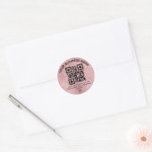 Blush Pink QR-code en aangepaste tekst ronde Stick Ronde Sticker (Envelop)