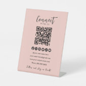 Blush Pink QR Code Verbind met ons Social Media Reclamebord Met Voetstuk (Voorkant)