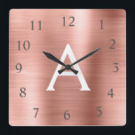 Blush Pink - Roos Goud Metallic Monogram Naam Vierkante Klok<br><div class="desc">Blush Pink - Roos Gold Faux RVS Folie Monogram Naam en Initiaal Custom Unieke Gepersonaliseerde Muurklok voor het Huis of de Kantoor. De Wall Clock maakt de perfecte Kerstmis of Sweet 16,  18th,  21st,  30th,  40th,  50th of 60th Verjaardag cadeau voor iemand die houdt van roze metallic decor.</div>