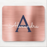 Blush Pink Rose Gold Bourgogne Folie Monogram Naam Muismat<br><div class="desc">Roos Gold - Blush Pink en Navy Blue Faux Brushed Metal Monogram Naam Monogram Mousepad. Deze Mousepad kan worden aangepast om uw voornaam op te nemen en is geweldig om terug te gaan naar school of verjaardag of kerstcadeau.</div>