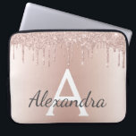 Blush Pink Rose Gold Metallic Glitter Monogram Laptop Sleeve<br><div class="desc">Blush roze roze gouden metalen druppelaar Glitter en Sparkle Modern en Elegant Monogram Hoesje. Dit hoesje kan worden aangepast om uw initiaal en voornaam op te nemen en maakt een geweldige kerst of 16 zoete cadeautjes voor 16e verjaardag.</div>