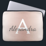 Blush Pink Rose Gold Metallic Ombre Monogram Laptop Sleeve<br><div class="desc">Blush Pink Rose Gold Metallic Modern en elegant Monogram Hoesje. Dit hoesje kan worden aangepast om uw initiaal en voornaam op te nemen en maakt een geweldig meisjeskerstcadeau of zoet 16-verjaardagscadeau.</div>