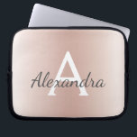 Blush Pink Rose Gold Metallic Ombre Monogram Laptop Sleeve<br><div class="desc">Blush Pink Rose Gold Metallic Modern en elegant Monogram Hoesje. Dit hoesje kan worden aangepast om uw initiaal en voornaam op te nemen en maakt een geweldig meisjeskerstcadeau of zoet 16-verjaardagscadeau.</div>