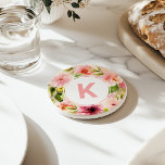Blush Pink Spring Waterverf Flowers Monogram Zandsteen Onderzetter<br><div class="desc">Het elegante onderzetter is voorzien van een prachtige florale achtergrond van de bloemen van de lente waterverf in perzik,  blozen en roze,  met grijze accenten. Personaliseer het moderne roze initiaal van het douanemonogram dat binnen een eenvoudig rond cirkellijst gecentreerd is.</div>