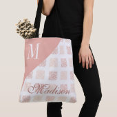 Blush Pink Trendy Girly Initiaal Name Monogram Tote Bag (Dichtbij)