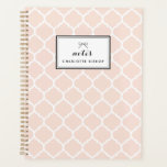 Blush quatrefoil patroon gepersonaliseerd planner<br><div class="desc">Blush Quatrefoil Pattern Gepersonaliseerde Planner. moderne planner met een blush en wit quatrefoil patroon. Dit moderne en chique notitieboek zal perfect zijn als een persoonlijk geschenk.</div>