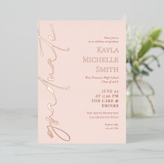 Blush Roos Gouden Kalligrafie Brass Graduation Par Folie Uitnodiging (Staand Voorkant)