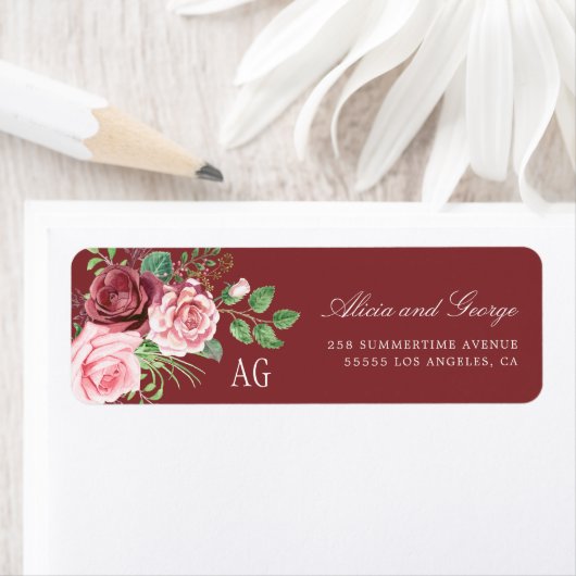 Blush Roses Monogrammed Burgundy Wedding Etiket (Insitu)