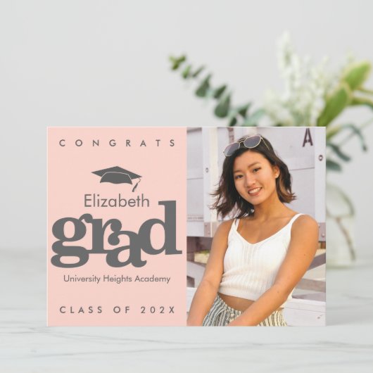 Blush roze afstuderen foto grijs pet modern vet aankondiging (Staand voorkant)