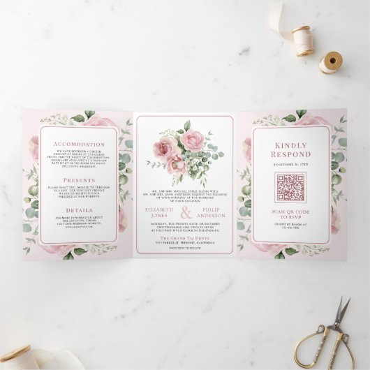 Blush roze bloemen eucalyptus alles in een bruilof drieluik uitnodiging (Binnen)