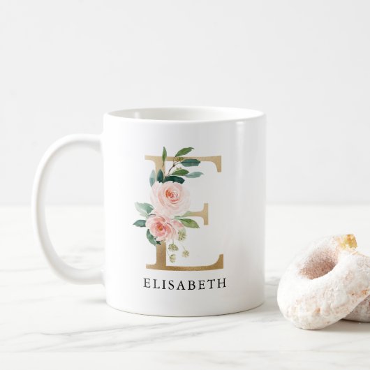 Blush Roze Bloemen & Gouden Letter E Monogram Koffiemok (Met donut)