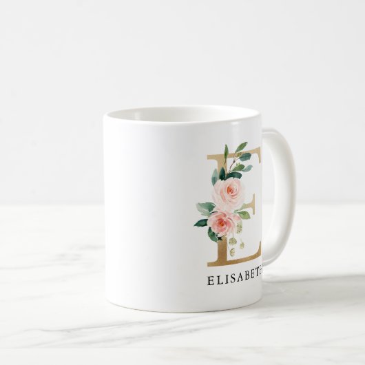 Blush Roze Bloemen & Gouden Letter E Monogram Koffiemok (Voorkant rechts)