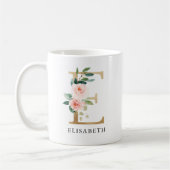 Blush Roze Bloemen & Gouden Letter E Monogram Koffiemok (Links)