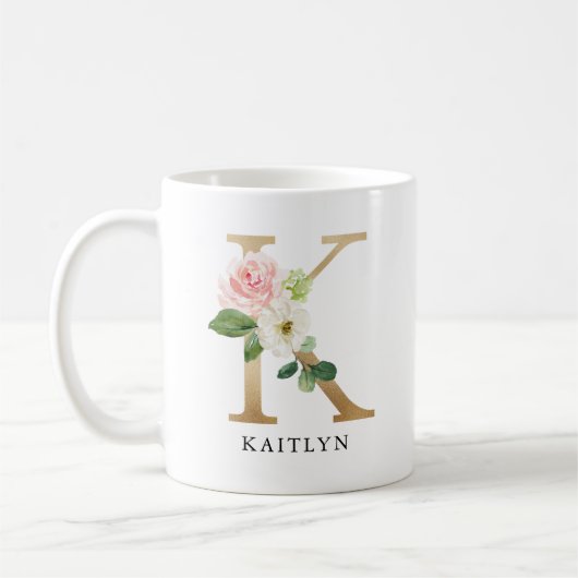 Blush Roze Bloemen & Gouden Letter K Monogram Koffiemok (Links)