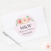 Blush Roze Bloemen Monogram Bruiloft Ronde Sticker (Envelop)